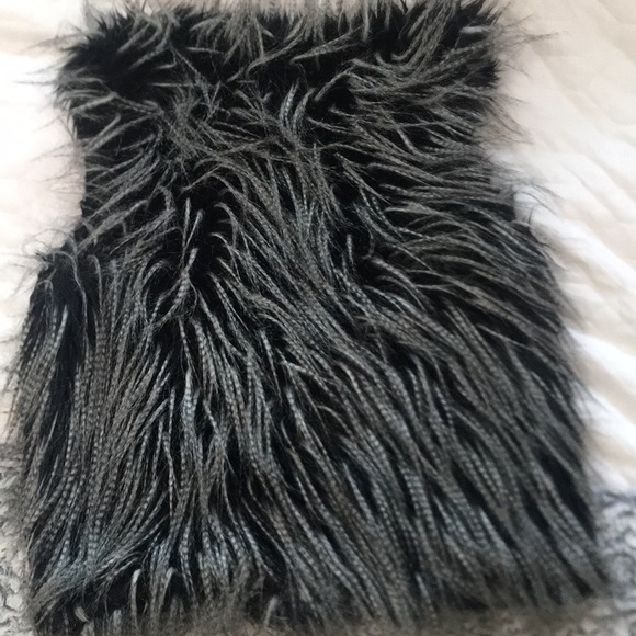 **SOLD**Furry Vest - Picture 3 of 3